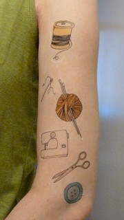 女性手臂彩色创意织道具纹身图案