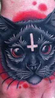 手臂潮流时尚的猫咪纹身