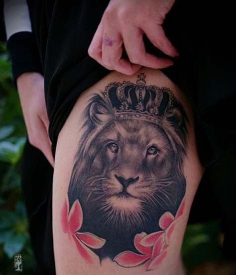 点击大图看下一张：腿部狮子皇冠纹身图案