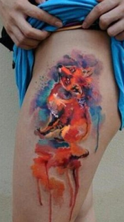 腿部彩色尾狐纹身图片