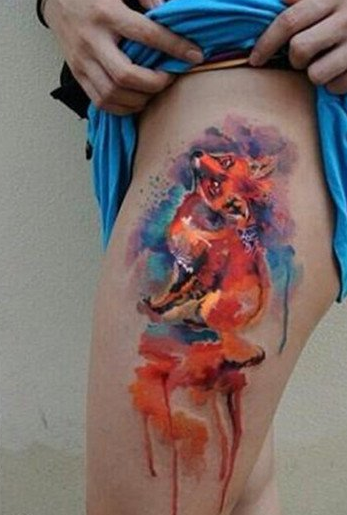 点击大图看下一张：腿部彩色尾狐纹身图片