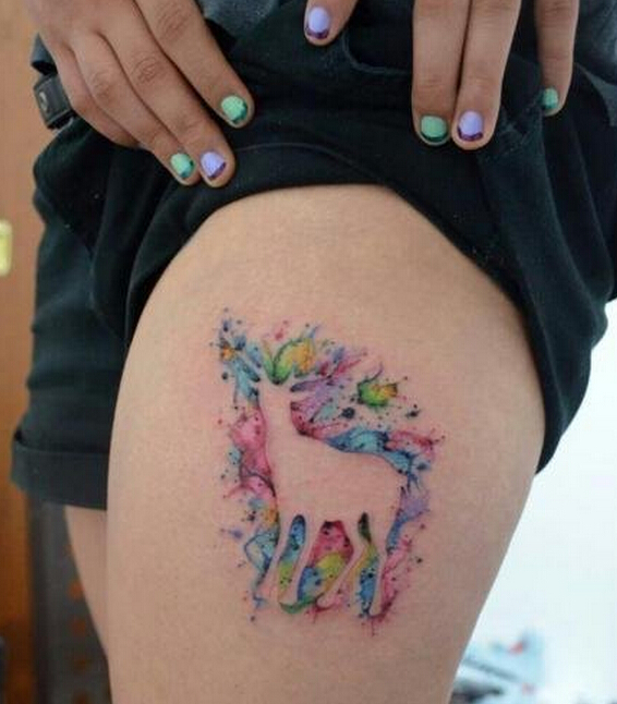 点击大图看下一张：腿部彩色个性泼墨羚羊纹身图案