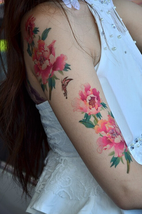 点击大图看下一张：美女手臂漂亮的花卉纹身图案