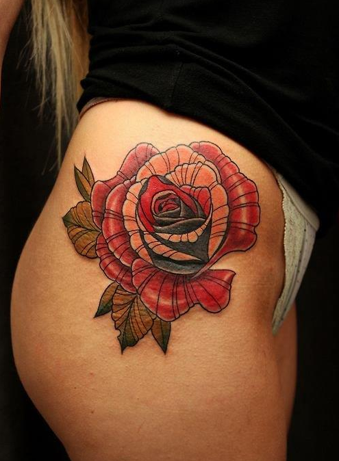 点击大图看下一张：女性臀部彩色玫瑰花纹身图案