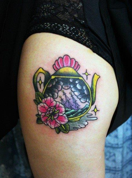 点击大图看下一张：女生腿部潮流权威的茶壶纹身图案