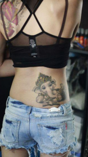 女孩子腰部象神和背部鲤鱼纹身图案