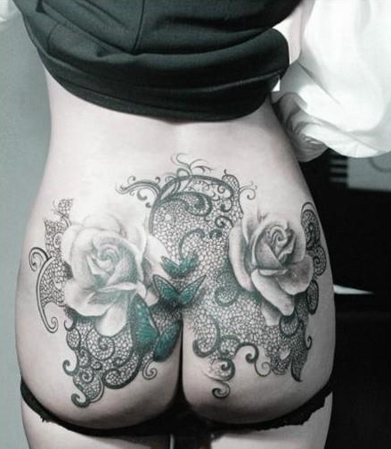 点击大图看下一张：美女腰臀上蕾丝蝴蝶玫瑰纹身