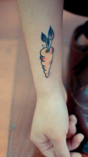 手腕一张小萝卜纹身图案