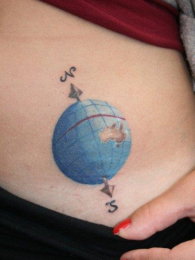 点击大图看下一张：女孩子腹部地球纹身图案