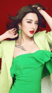 气质美女模特冯雨芝性感胸部纹身