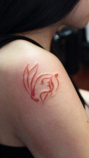 美女手臂小巧雅观的小兔子纹身图案