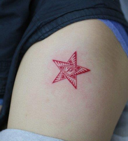 点击大图看下一张：腿部好看标致的五角星纹身图案