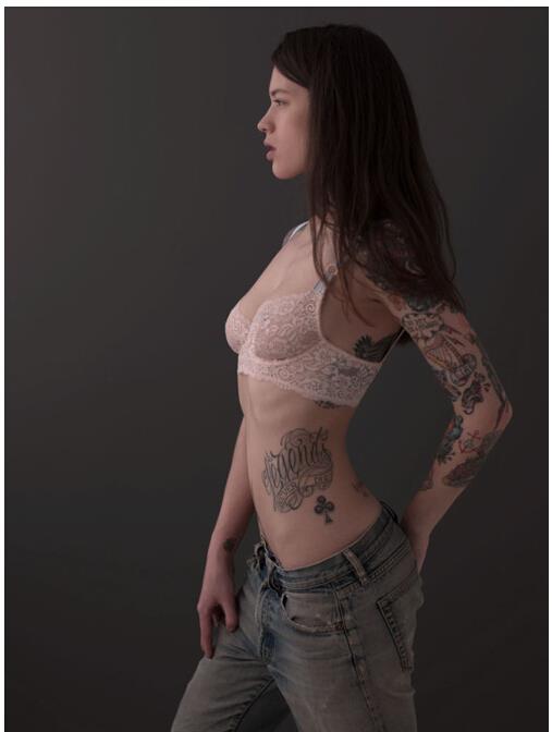 点击大图看下一张：漂亮魅力迷人西洋美女典型独特纹身图