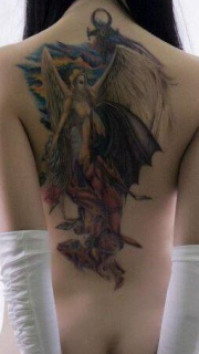 美女后背天使与恶魔纹身