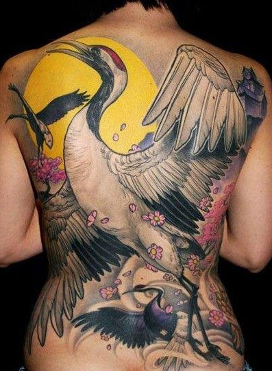 点击大图看下一张:潮流经典的满背白鹤仙鹤纹身图案