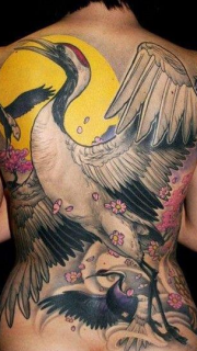 潮流经典的满背白鹤仙鹤纹身图案