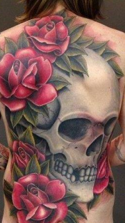 满背彩色骷髅头玫瑰花纹身图案