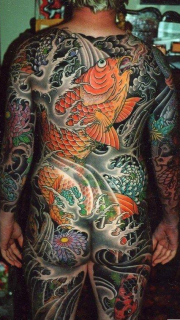 张满背鲤鱼纹身图案