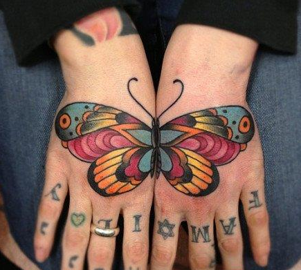 点击大图看下一张：手背新潮漂亮的蝴蝶纹身图案