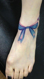 女神脚部悦目时尚的彩色蝴蝶结纹身图案