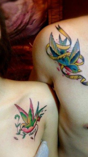 可爱完美的情侣小燕子纹身图片