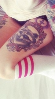 女生腿部彩色图腾欧美猫纹身