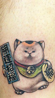 小腿可爱的胖胖的招财猫纹身