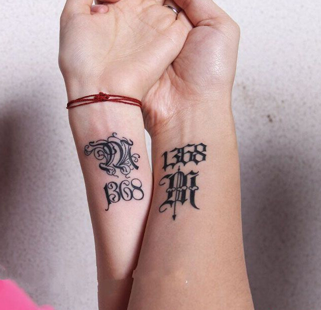 点击大图看下一张：情侣手臂数字英文个性纹身图案