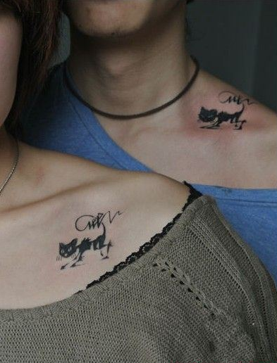点击大图看下一张：情侣个性肩部猫咪纹身图案