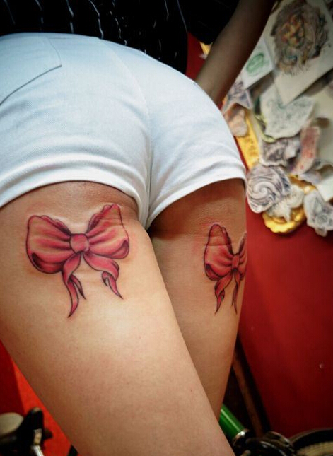 点击大图看下一张：粉色蝴蝶结美腿纹身图案