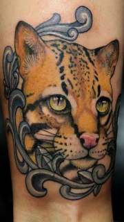 腿部经典潮流的豹子纹身图案