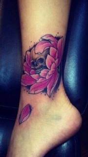 漂亮腿部个性彩色玫瑰骷髅纹身图案