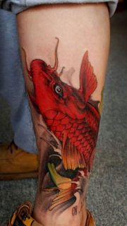 腿部赤红褐色美丽帅气龙鱼纹身图案