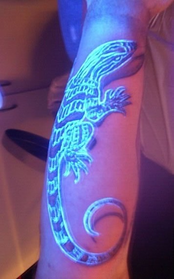 点击大图看下一张：手臂3D荧光蜥蜴纹身