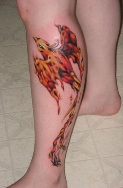 点击大图看下一张：小腿处腾飞的鸾凤纹身图