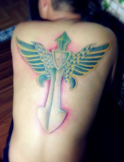 点击大图看下一张:后背翅膀宝剑图案纹身欣赏