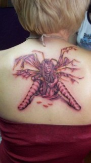 后背蜘蛛女孩纹身图案