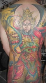 后背上浓色二郎神君纹身图案