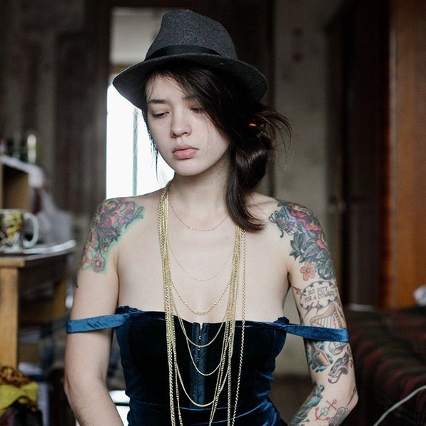 点击大图看下一张：俄罗斯个性美女花臂纹身