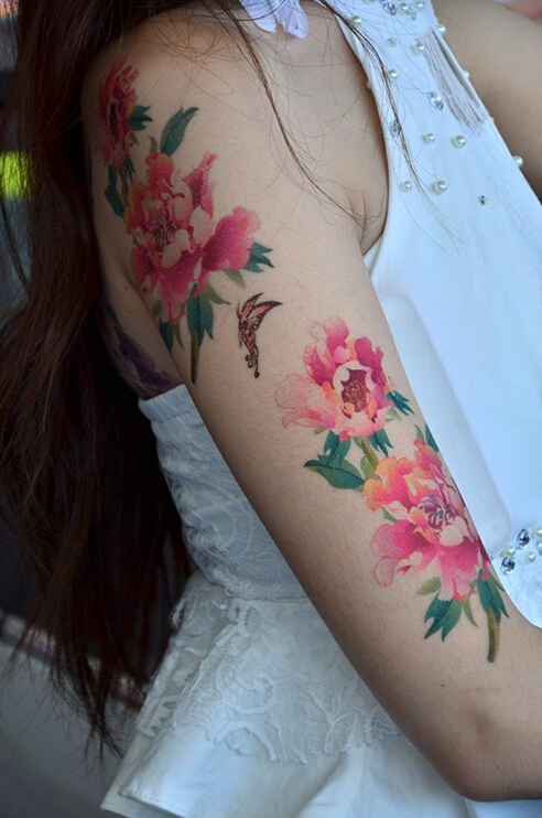 点击大图看下一张：手臂漂亮的花和蝴蝶纹身