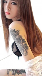 漂亮女生手臂大腿玫瑰纹身图案