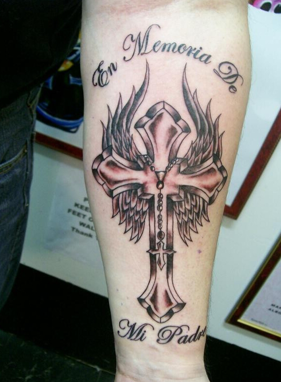 点击大图看下一张：小臂时尚漂亮的十字架翅膀纹身
