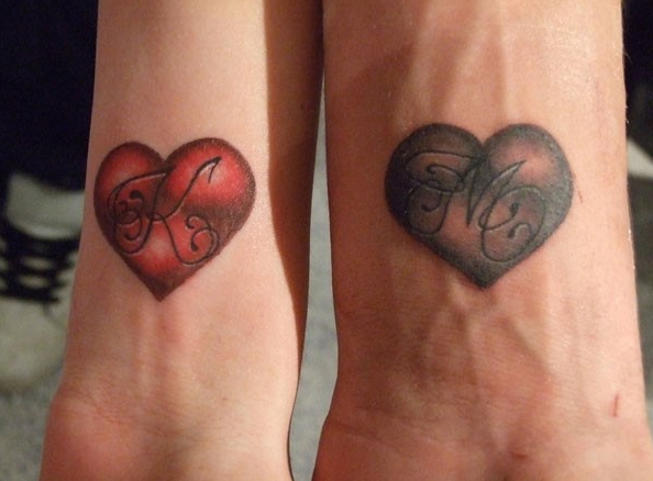 点击大图看下一张：情侣手腕超有爱的爱心纹身