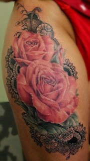 大腿盛开的玫瑰纹身图案