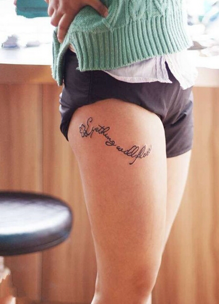 点击大图看下一张：美女腿部英文字纹身