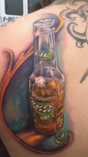 背部个性啤酒瓶纹身