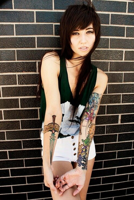 点击大图看下一张：时尚美女漂亮的花臂纹身图案