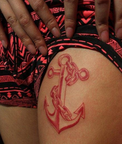 点击大图看下一张：女人腿部唯美的彩色船锚纹身图片