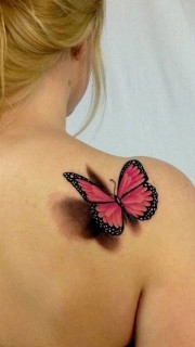 美女肩背上好看的3d蝴蝶纹身图案