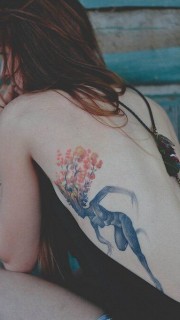 女人侧腰彩人物树纹身图案